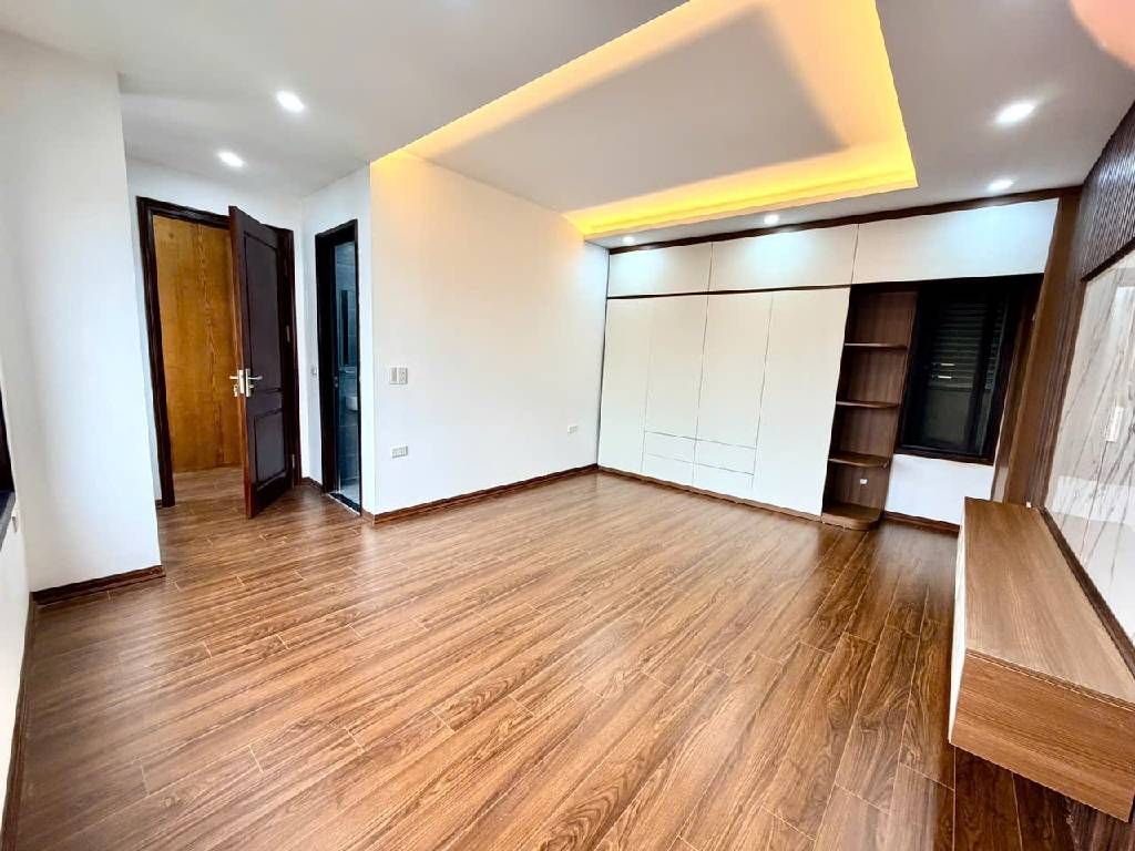 Cần bán Nhà mặt tiền đường Khuyến Lương, Phường Lĩnh Nam, Diện tích 42m², Giá 9.5 Tỷ 5