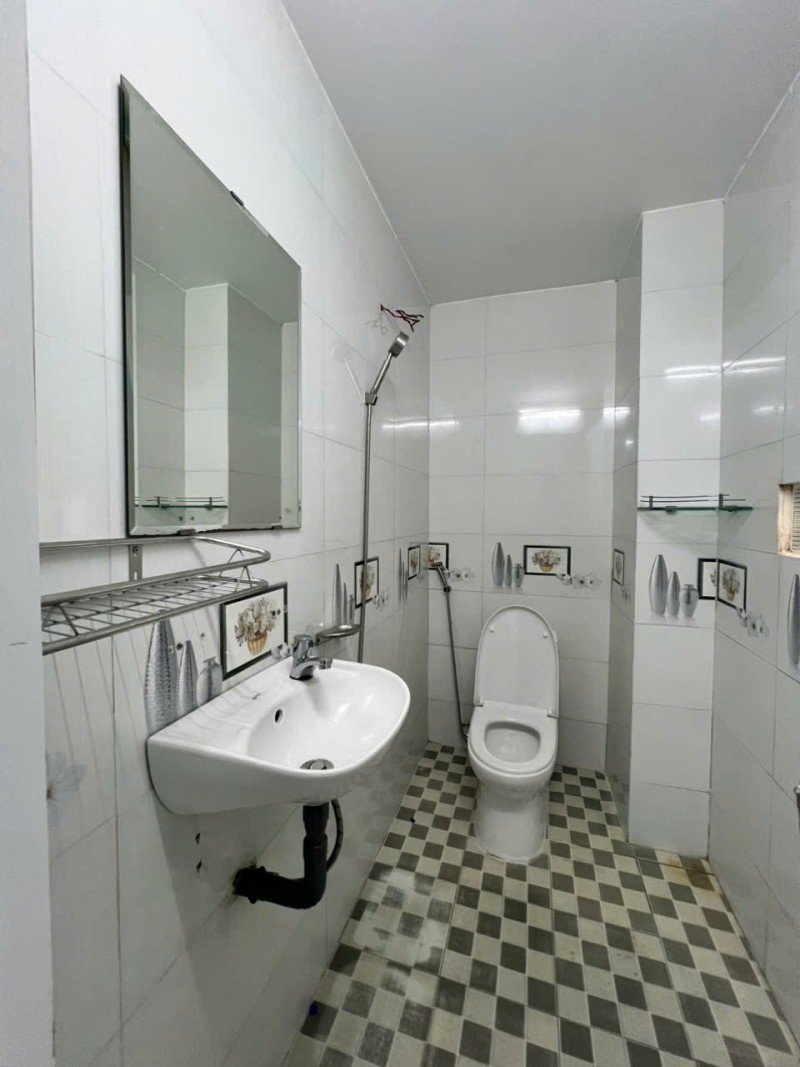 Bán nhà, đường số 4, Phường Linh Xuân, Thủ Đức, TP HCM. DT 155m2, 6PN. Giá 6,4 tỷ. 5