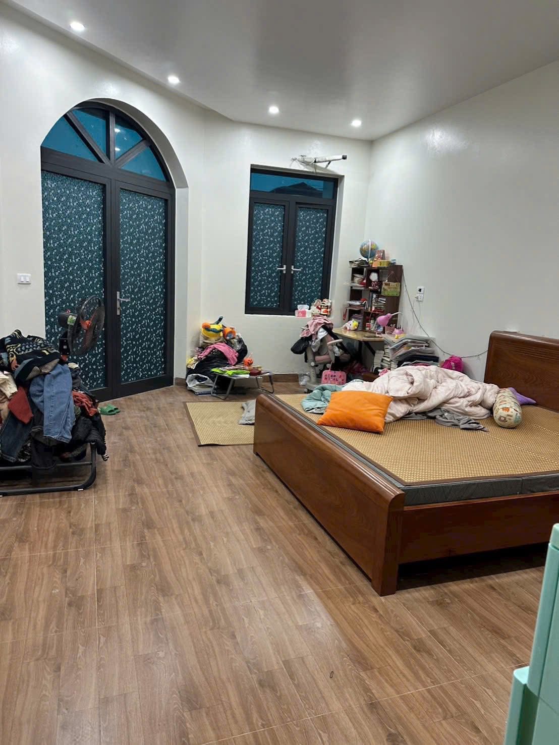 Bán căn nhà 3 tầng lô góc giáp KDC Ngọc Châu, Đông Triều, TP HD, 64.75m2, 3 ngủ, 3vs, 4.1x tỷ 7