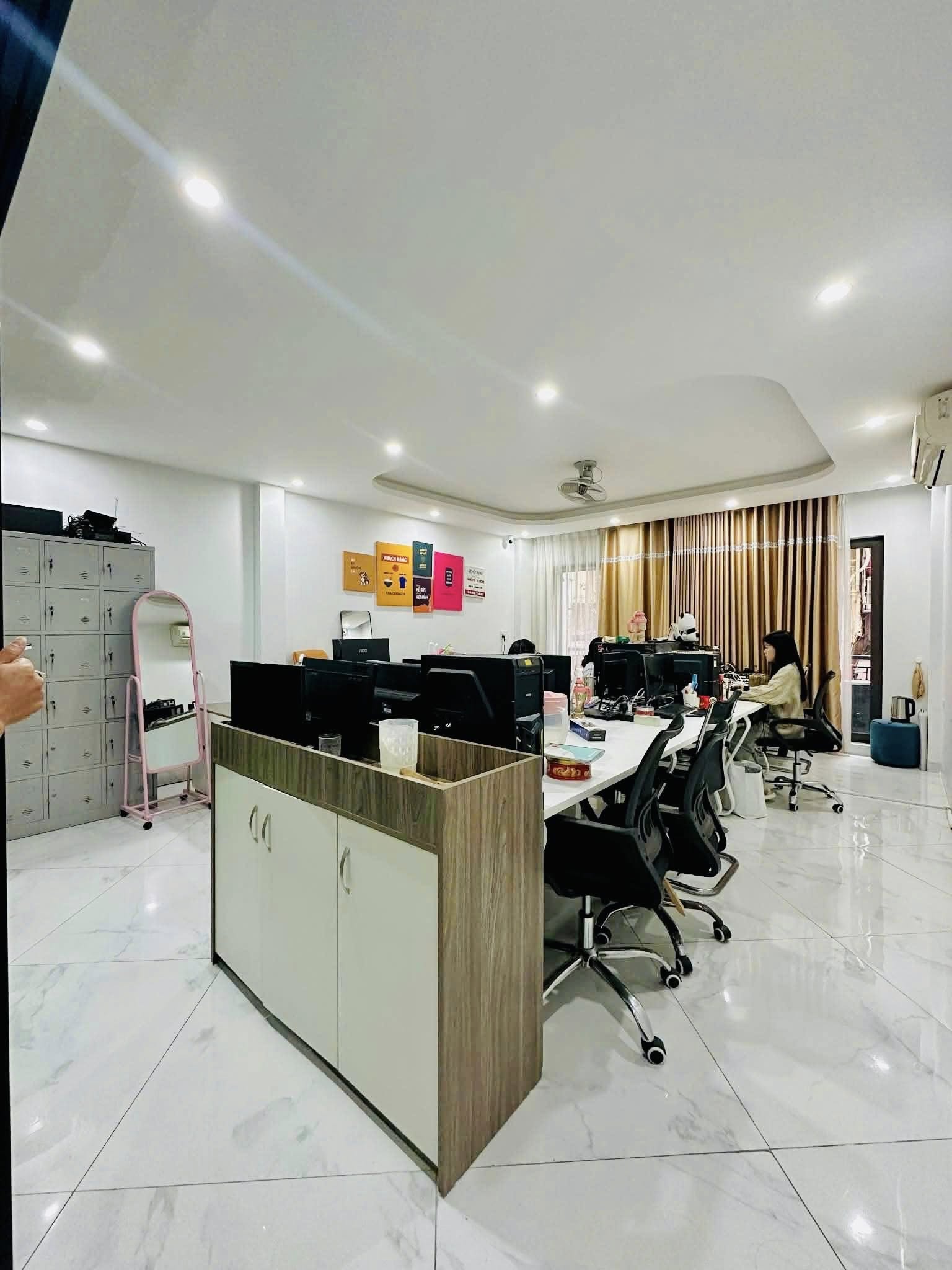 Bán nhà Quần Ngựa, Ba Đình, khu phân lô, dt 85m, mặt ngõ ô tô tránh, gần phố. Giá 34 tỷ 4