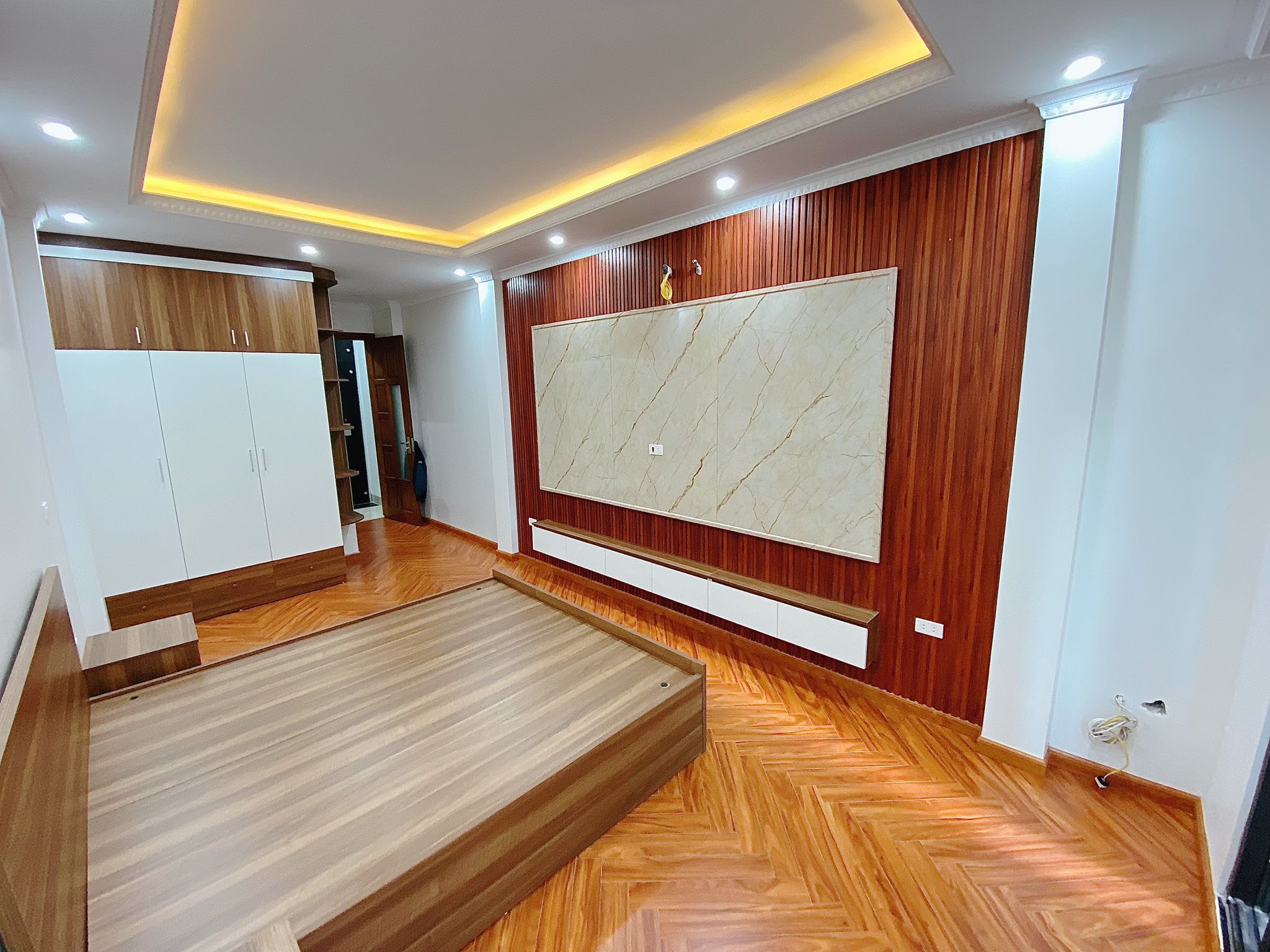 Bán nhà Vĩnh Phúc, Ba Đình, dt 50m, ngõ rộng, 20m ra phố, ô tô đỗ sát cửa. Giá 12.5 tỷ 5