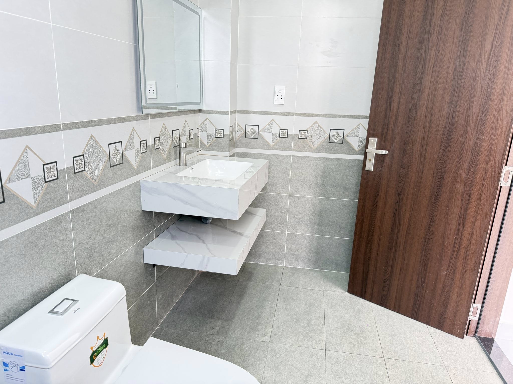 Bán nhà hẻm 8m Liên khu 4-5, Bình Hưng Hòa B góc 2 mt , 1 lầu ,3 pn ,3wc giá 5,6 tỷ 3