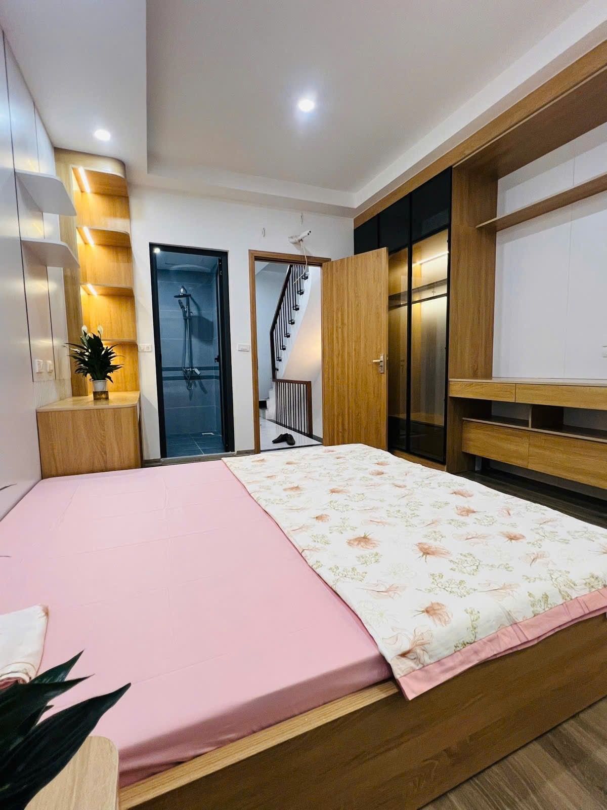 NHÀ ĐẸP – 5 TẦNG – NGÕ GẦN PHỐ – Ở NGAY –NHỈNH 8 TỶ GIÁ TỐT