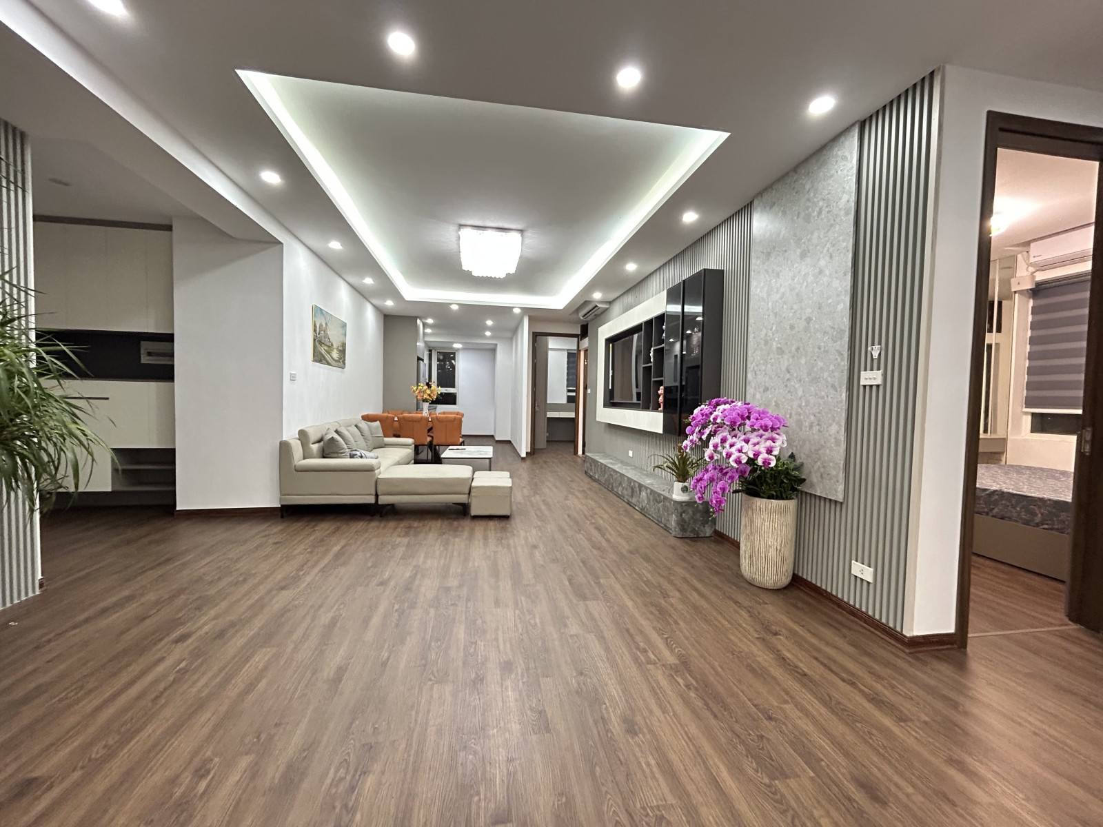 GIÁ SỐCBÁN CĂN HỘ CAO CẤP GOLD LAND – 128m² – 4PN – GIÁ TỐT NHẤT THỊ TRƯỜNGVị trí vàng: