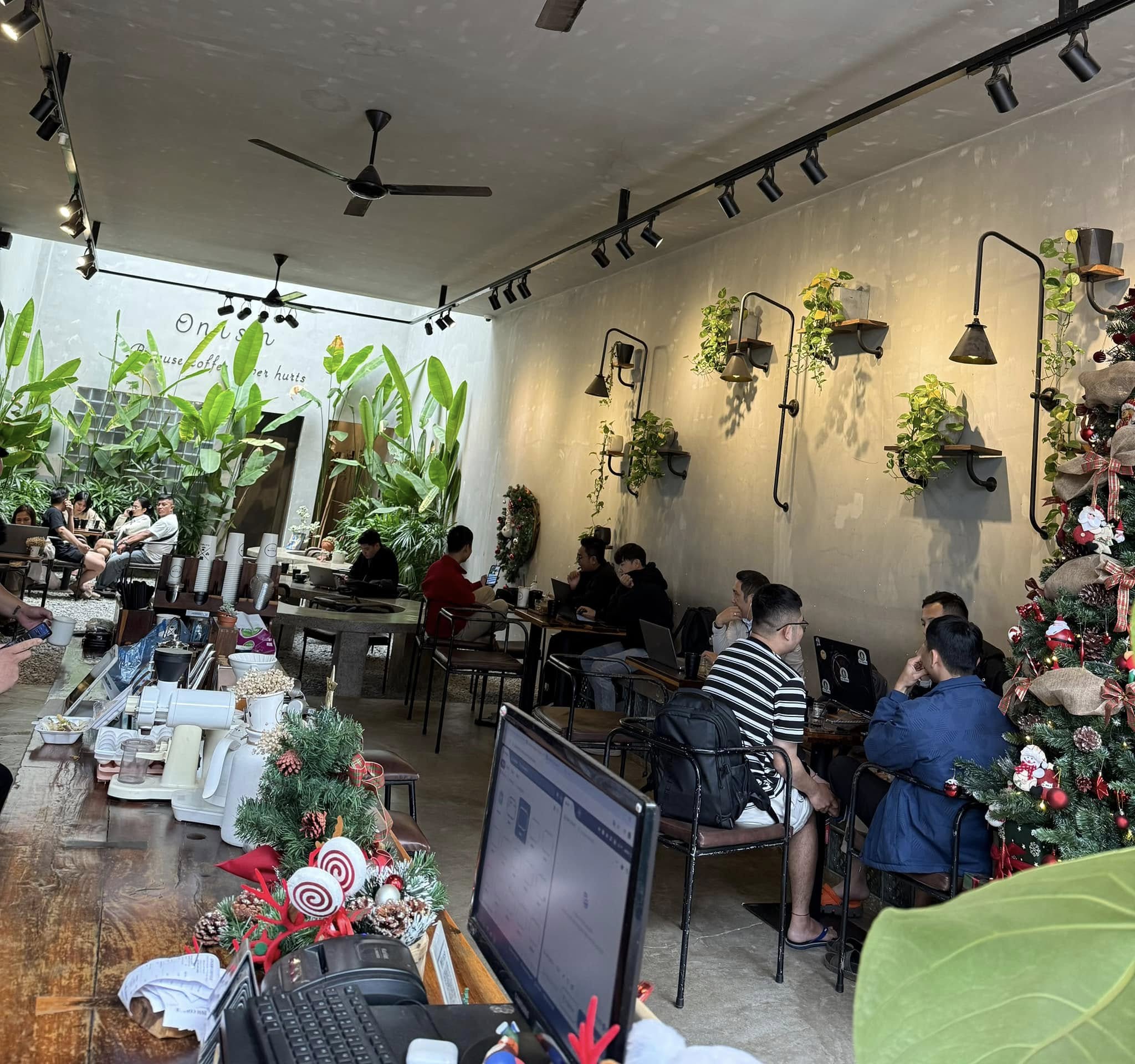 SANG QUÁN CAFE MẶT TIỀN HOÀNG DIỆU - BMT 4