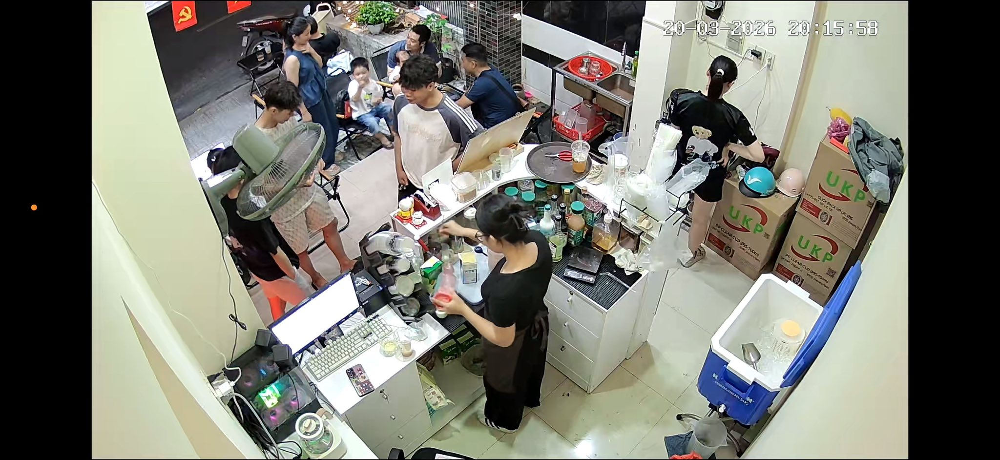 Do bận công việc quản lí 2 clb bida mình cần sang lại quán Cafe. 4