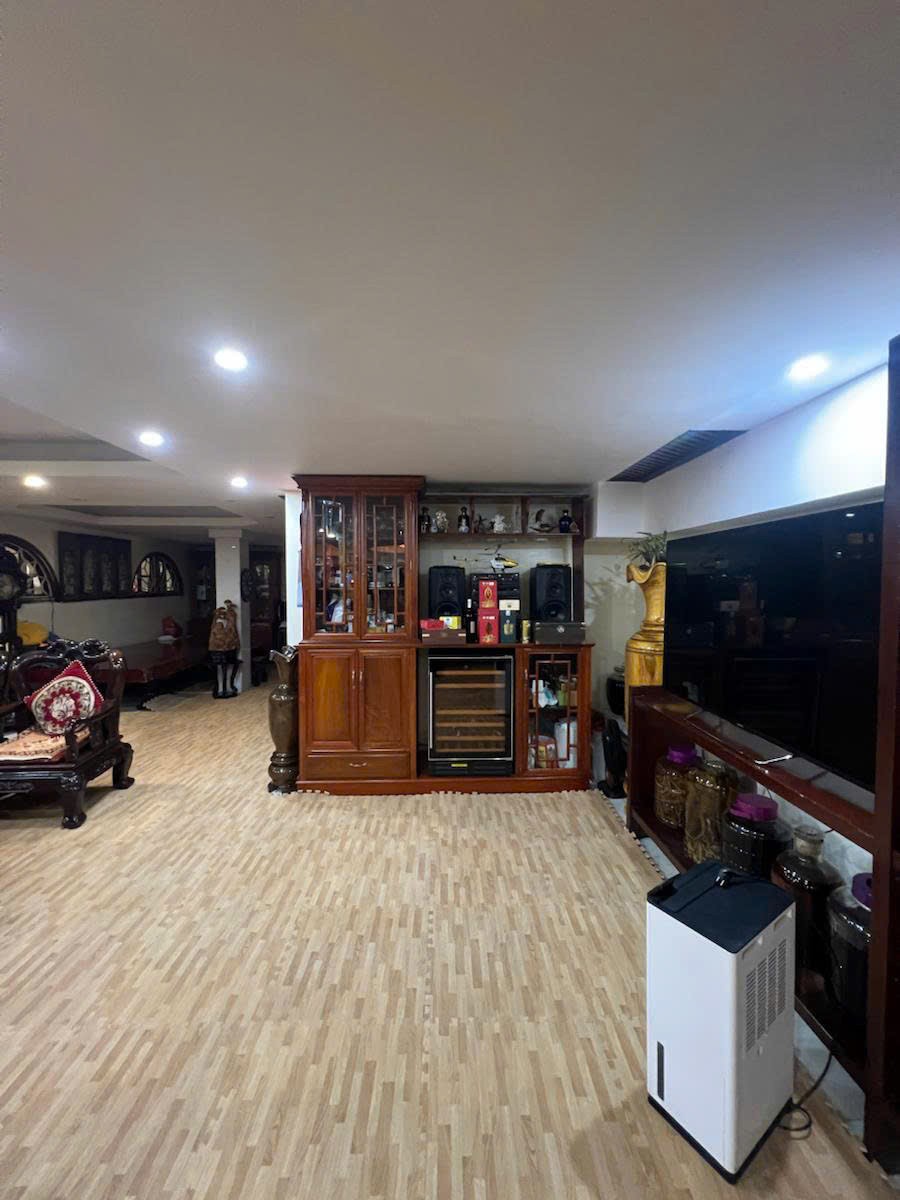BÁN NHÀ SIÊU ĐẦU TƯ PHỐ CẦU GIẤY – NGUYỄN VĂN HUYÊN, DT 225M2, 4 TẦNG, MT 7.6M, GIÁ 56 TỶ 15