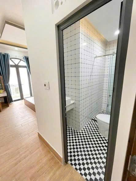 CẦN BÁN NHÀ MỚI - ĐẸP- HIỆN ĐẠI- NGAY CHỢ HIỆP BÌNH, 1 TRỆT 3 LẦU, 9.9 TỶ 3