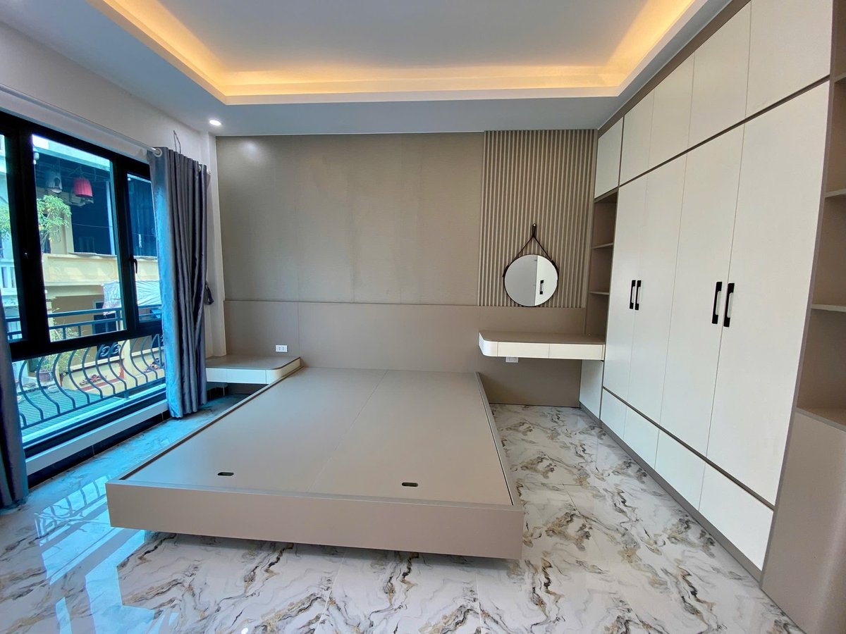 Bán nhà 30m2 xây 5 tầng thang máy mặt ngõ 296 Minh Khai 9