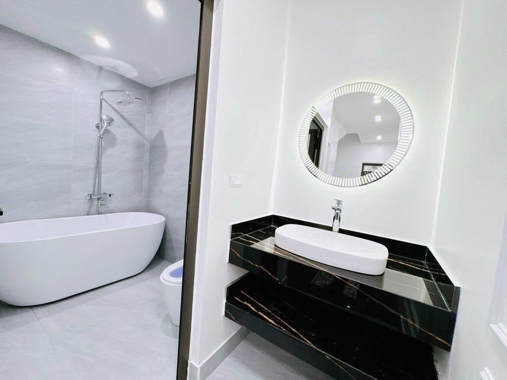 BÁN NHÀ SÀI ĐỒNG - THANG MÁY - 2M RA PHỐ - GIÁ CHƯA ĐẾN 9 TỶ 5