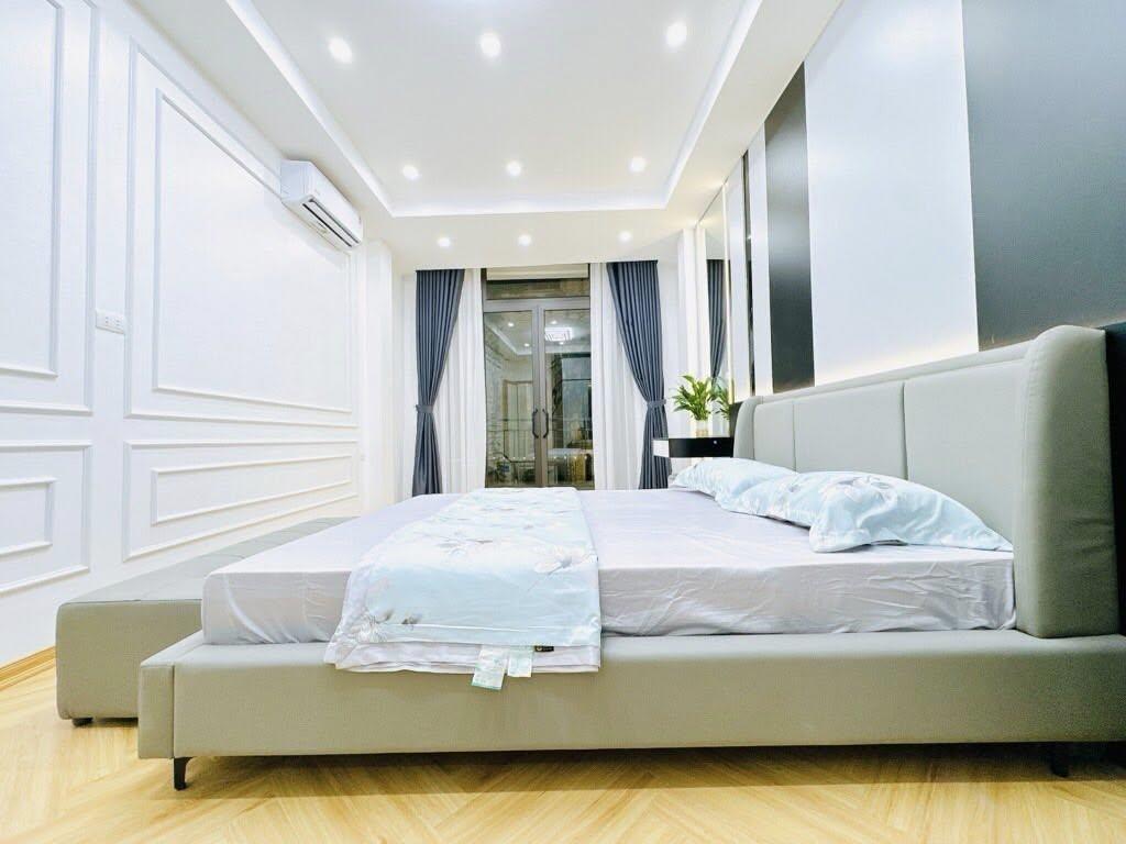 BÁN NHÀ SÀI ĐỒNG - THANG MÁY - 2M RA PHỐ - GIÁ CHƯA ĐẾN 9 TỶ 4