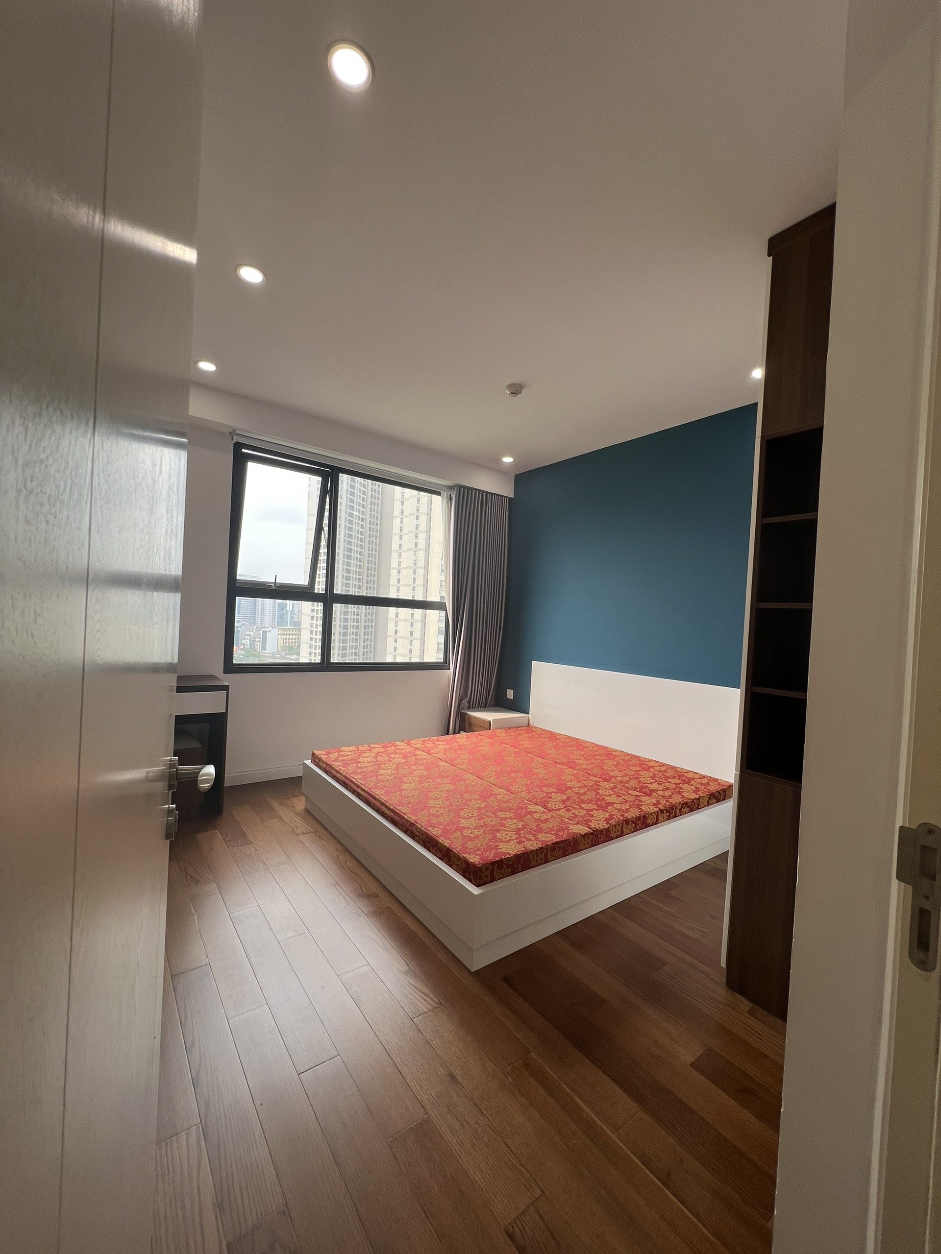 Bán căn hộ 3PN-90m2 Vinhomes D'Capitale, view hồ giá 12ty2 3