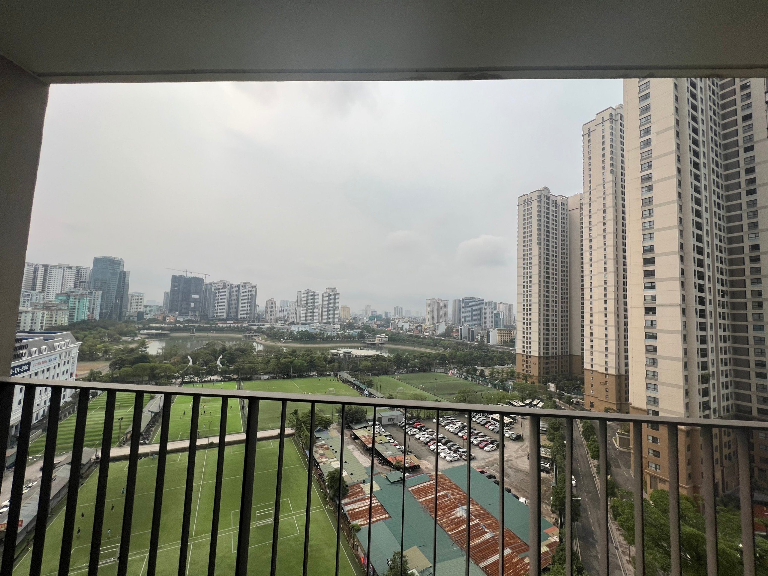 Bán căn hộ 3PN-90m2 Vinhomes D'Capitale, view hồ giá 12ty2 4