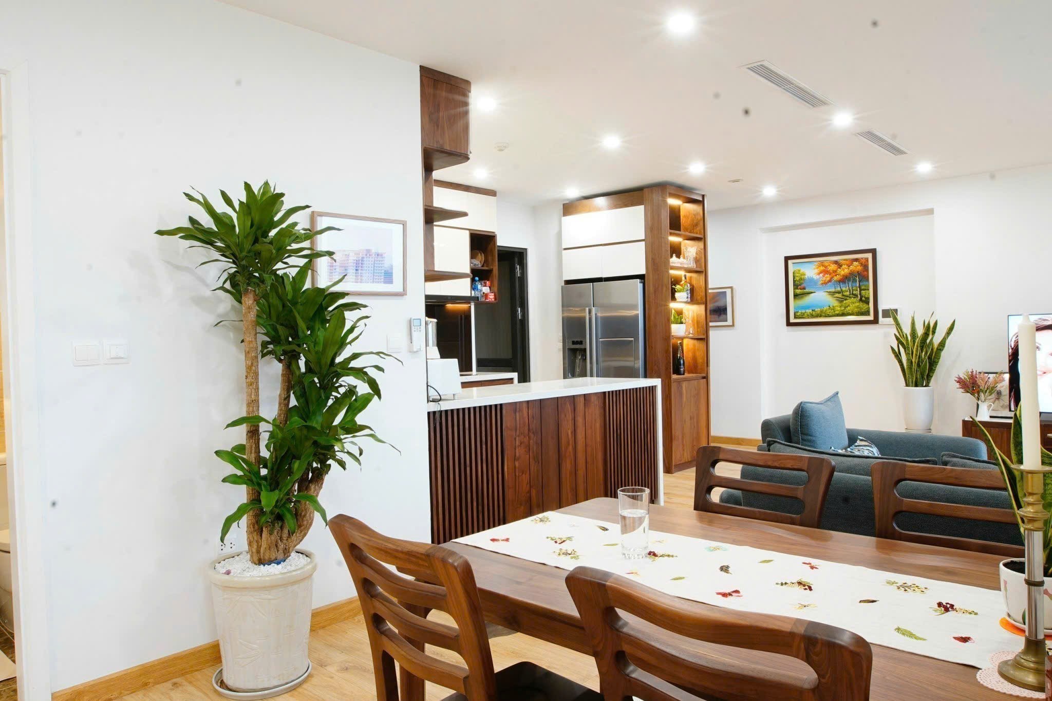 BÁN GẤP Vinhomes D'Capitale căn hộ 3 ngủ VIEW HỒ, giá tốt 3