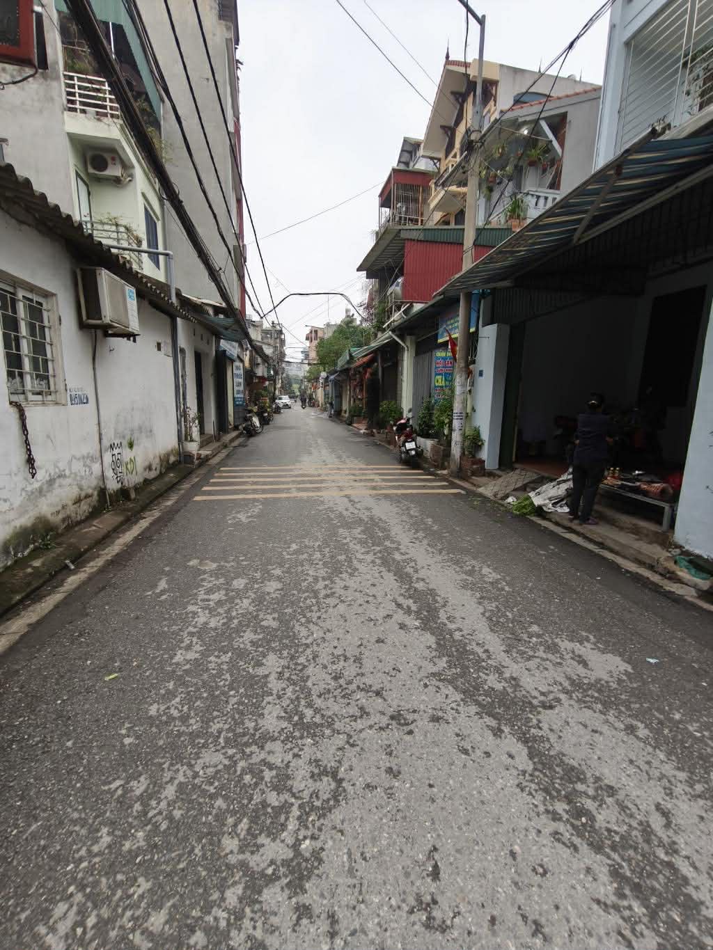 bán nhà Ngọc Thuỵ, 115m, mặt tiền 5.6m, 1 nhà ra mặt phố, 7 chỗ vào nhà 2