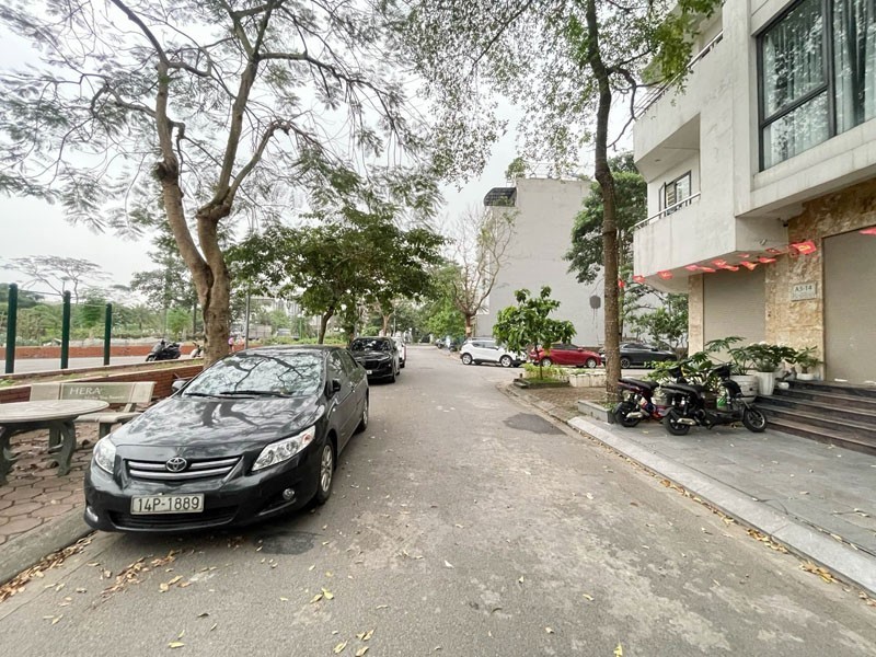 Hàng xóm Vinhomes Riverside: Bán 75,4m2 đất mặt ngõ 85 đường Đào Đình Luyện, View vườn hoa 4