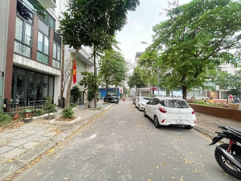 Hàng xóm Vinhomes Riverside: Bán 75,4m2 đất mặt ngõ 85 đường Đào Đình Luyện, View vườn hoa 5