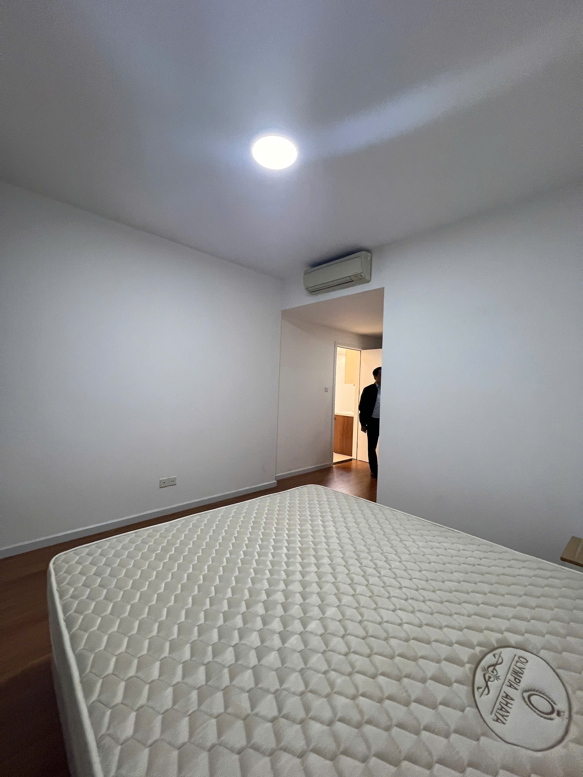 Bán căn hộ 3PN dt 108m2 tại tòa B Mulberry Lane, giá 8.x tỷ 3