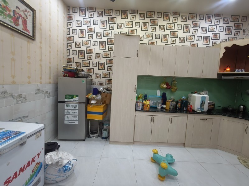 Bán nhà đường Đình Phong Phú, Q9, Thủ Đức, TP HCM. DT - 80m2, 3 tầng. Giá 7.15  tỷ, SHR. 4