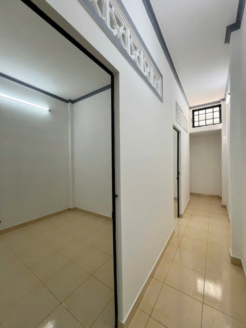 Bán nhà, đường số 4, Phường Linh Xuân, Thủ Đức, TP HCM. DT 155m2, 6PN. Giá 6,4 tỷ. 4
