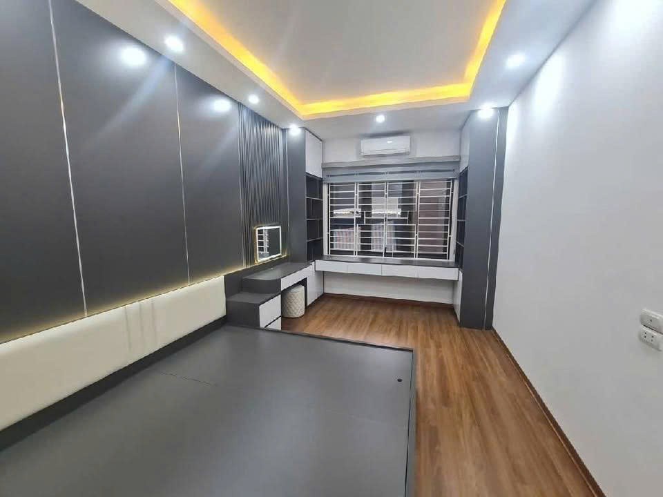 Cần bán Nhà mặt tiền đường Minh Khai, Phường Minh Khai, Diện tích 35m², Giá 8 Tỷ 3