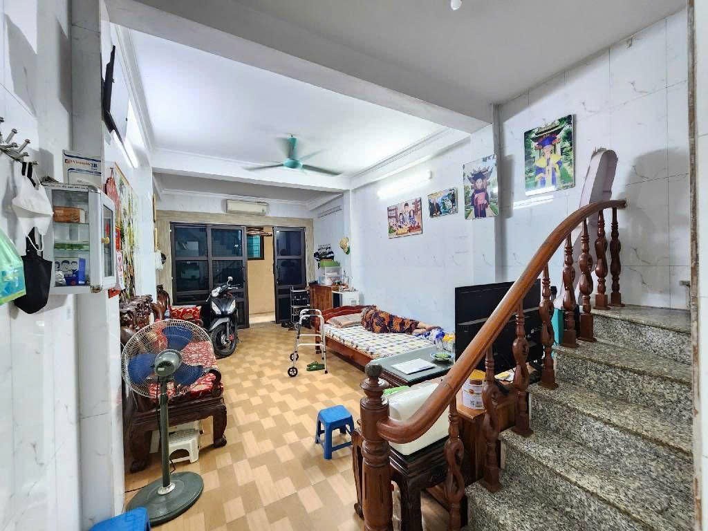 Cần bán Nhà mặt tiền đường Tân Mai, Phường Tân Mai, Diện tích 39m², Giá 4.6 Tỷ 3