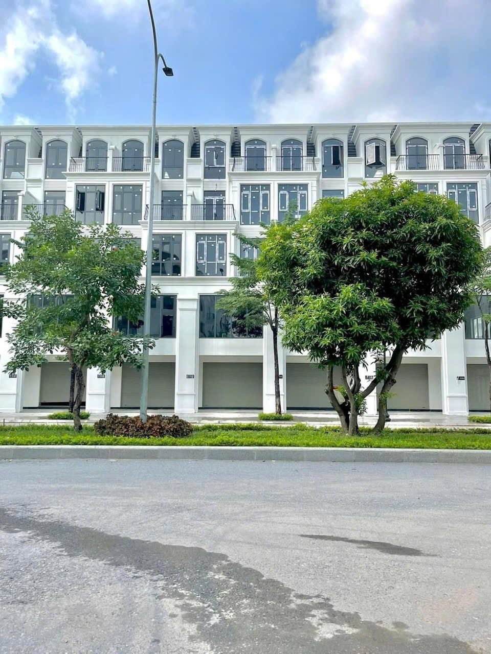 Cần bán căn LK khu Nhật, tại KĐT Hinode Royal Park, mặt đường Di Ái vị trí kinh doanh,0901513811 3