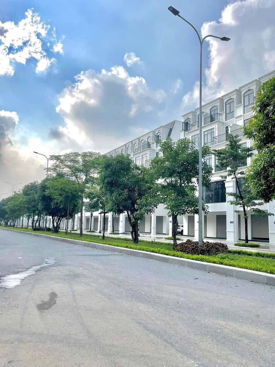 Cần bán căn LK khu Nhật, tại KĐT Hinode Royal Park, mặt đường Di Ái vị trí kinh doanh,0901513811 2
