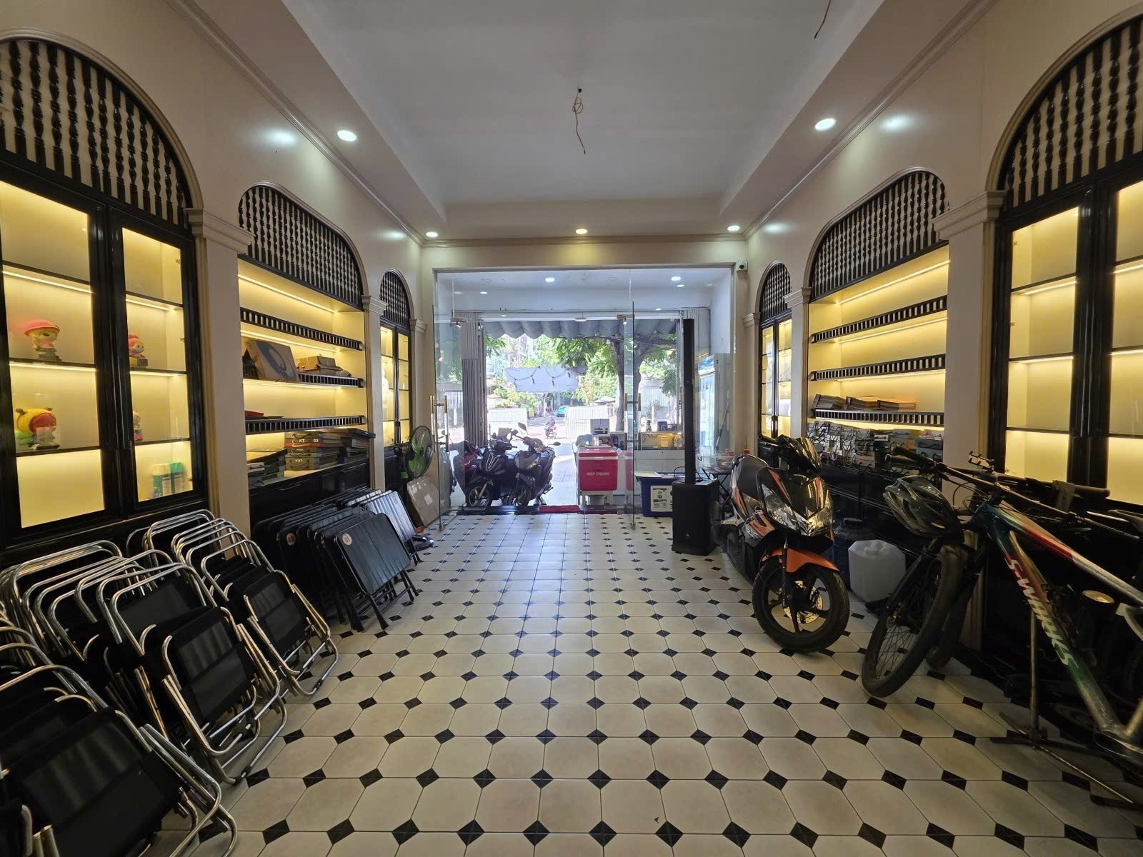 MẶT TIỀN ĐƯỜNG 30m ĐẶNG THUỲ TRÂM - 5 TẦNG 112m2 (5 x 23.5) - KINH DOANH ĐỈNH 2