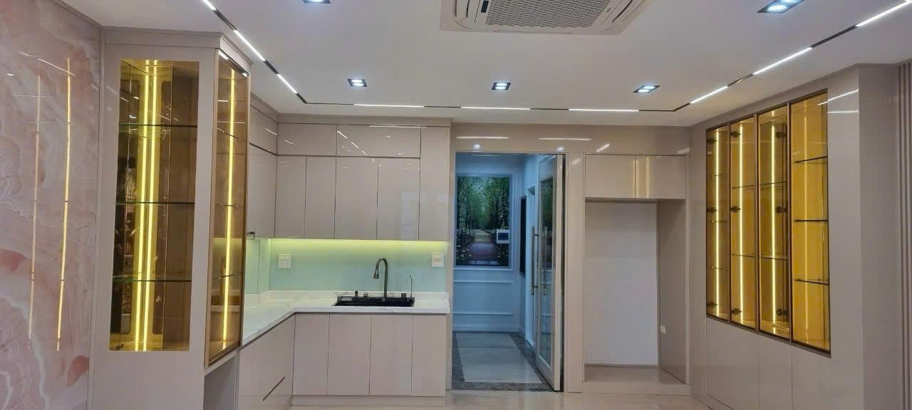 Cho thuê nhà ĐẸP, OTO, THANG MÁY Phạm Tuấn Tài, Cầu Giấy 50M x 6T giá 35 triệu 2