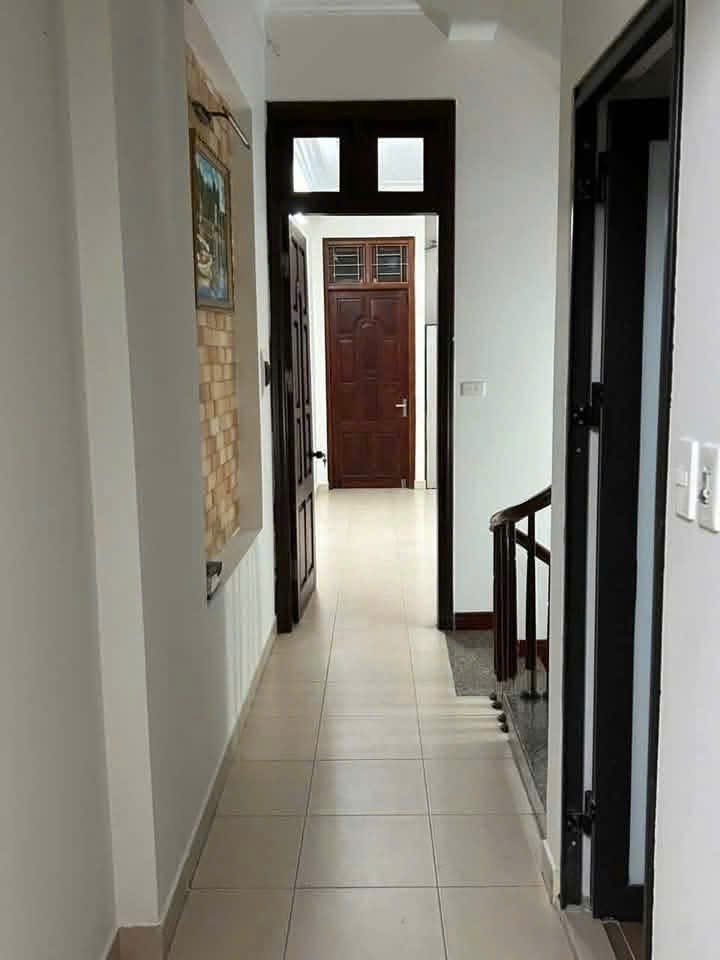 Cho thuê nhà riêng Đông Quan, Cầu Giấy  60M*4T(+10m sân) giá 18tr NGÕ OTO 3