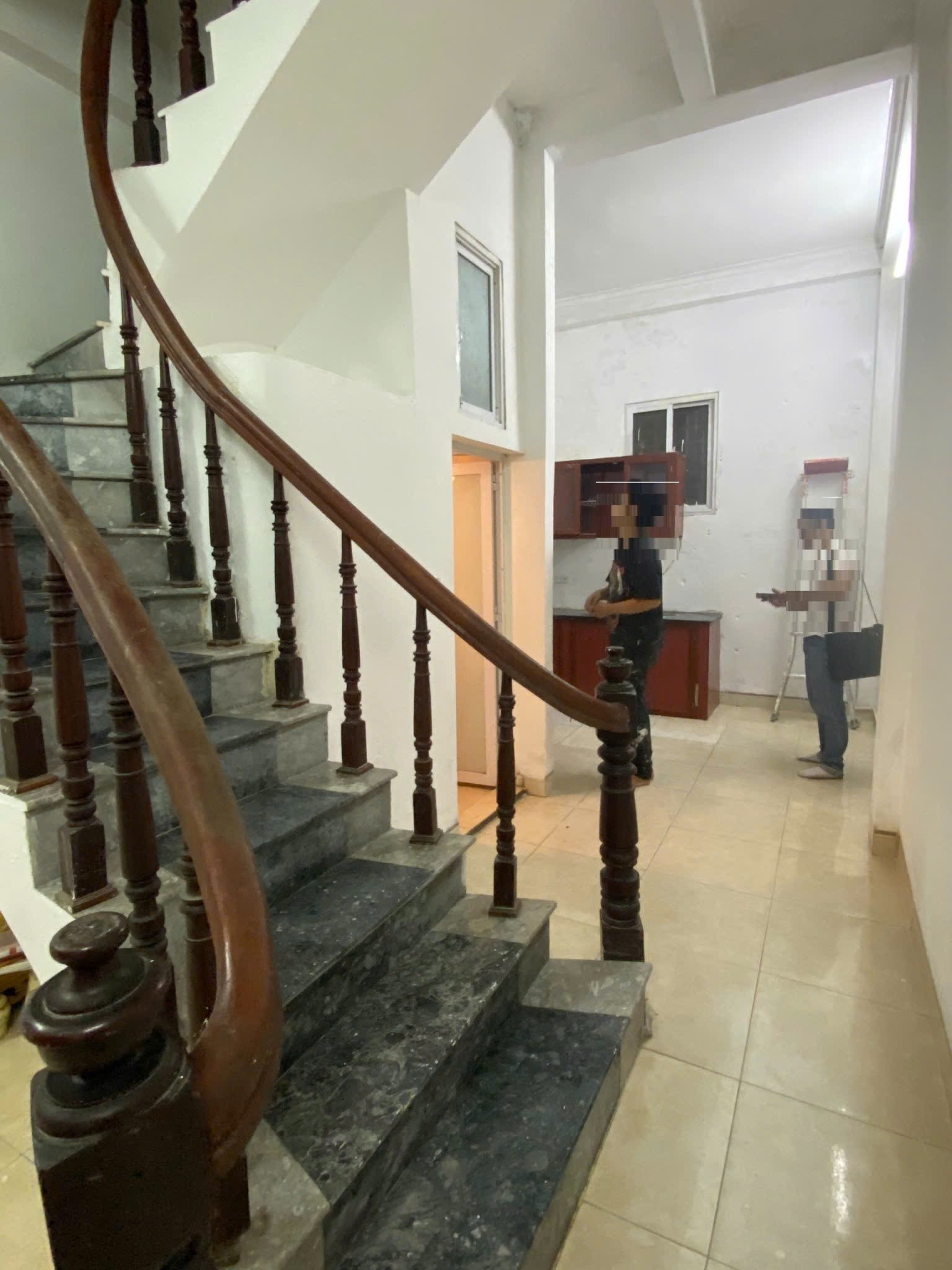 Cho thuê nhà ngõ 5 Hoàng Quốc Việt, Cầu Giấy 35M x 3T(3 ngủ) giá 10.5 triệu, 10M ra ô tô 2