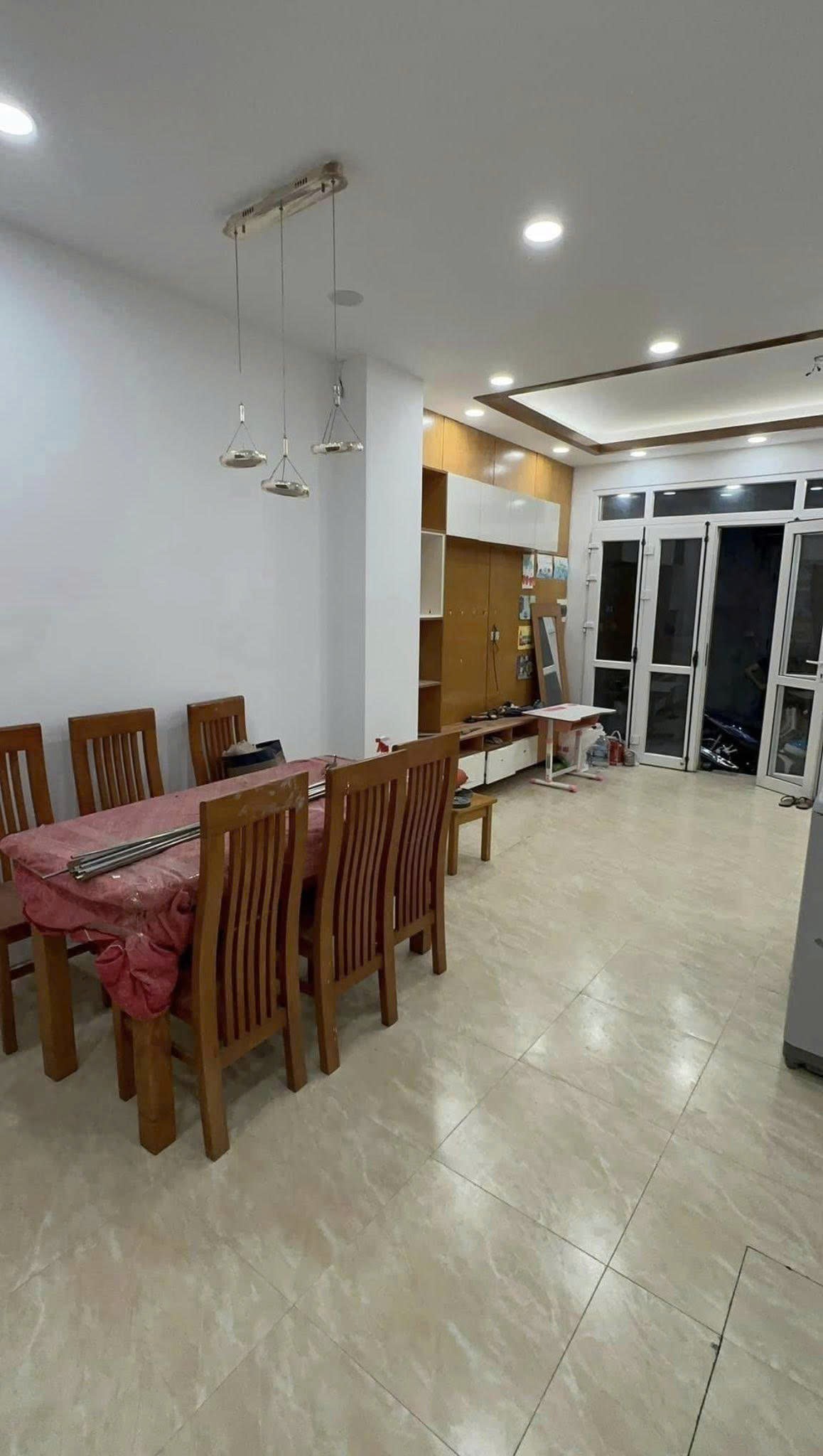 Cho thuê nhà riêng ngõ 255 đường Cầu Giấy 50m x 3T(4 ngủ) giá 13 triệu 4