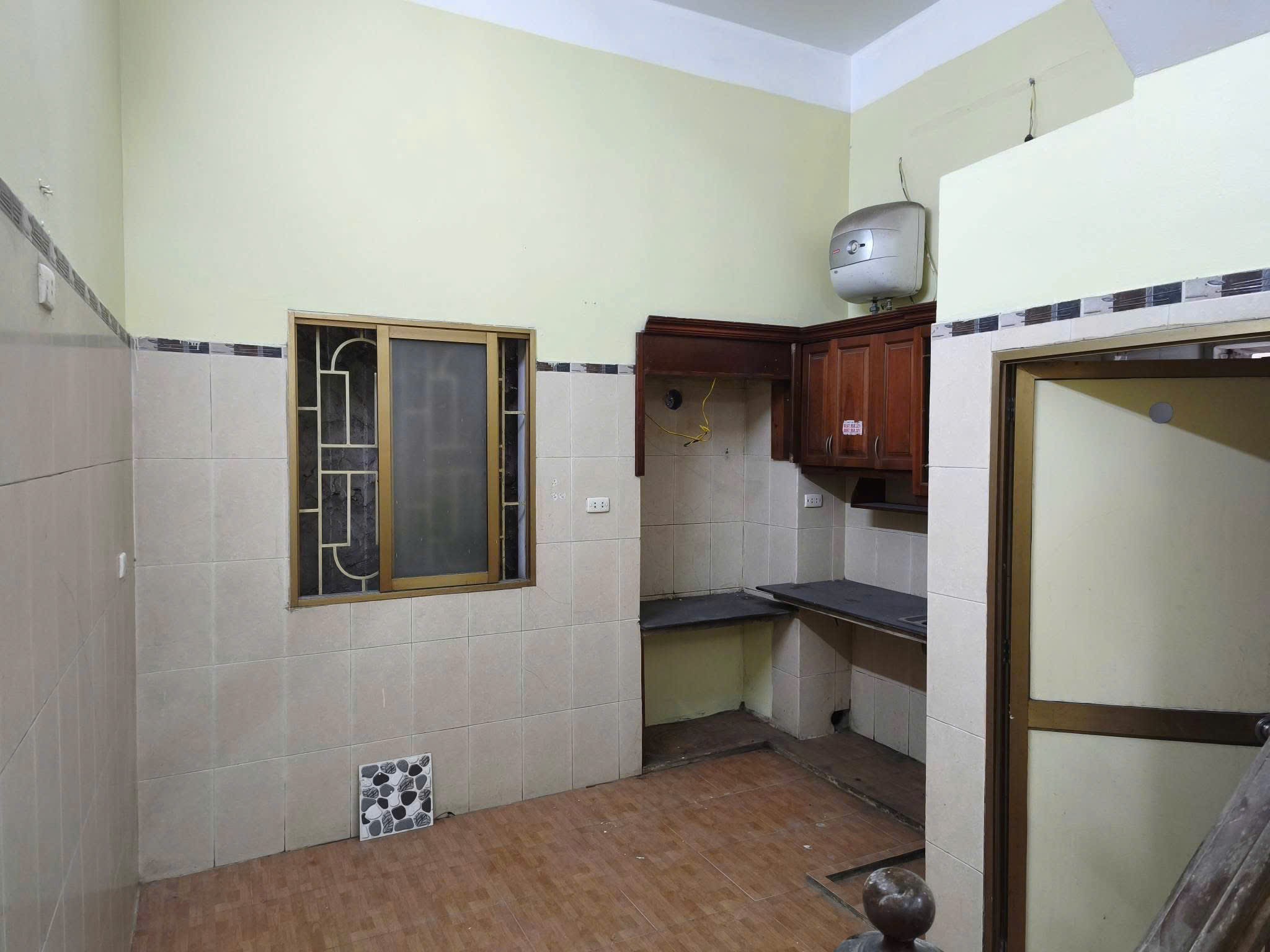 Cho thuê nhà riêng Dương Quảng Hàm, Cầu Giấy 40M x 3T (4 ngủ) giá 11tr Ở NHÓM 4