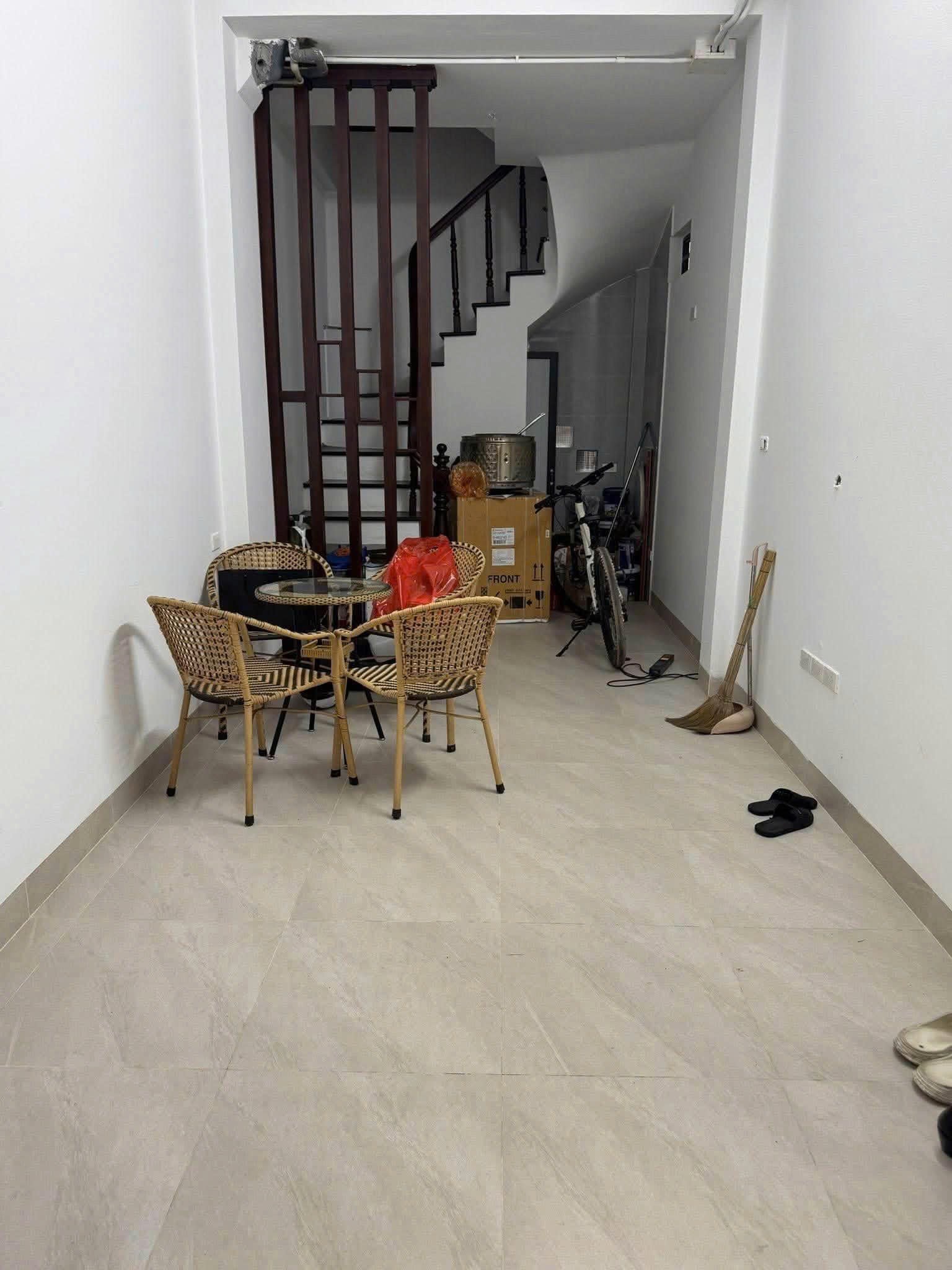 Cho thuê nhà riêng Trần Duy Hưng quận Cầu Giấy 35m x 5T (3 NGỦ) giá 12 triệu