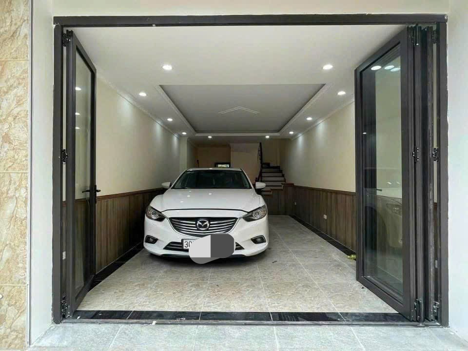 Cho thuê nhà riêng Hoàng Đạo Thành, Thanh Xuân 40M X 6T giá 17 triệu GARA Ô TÔ