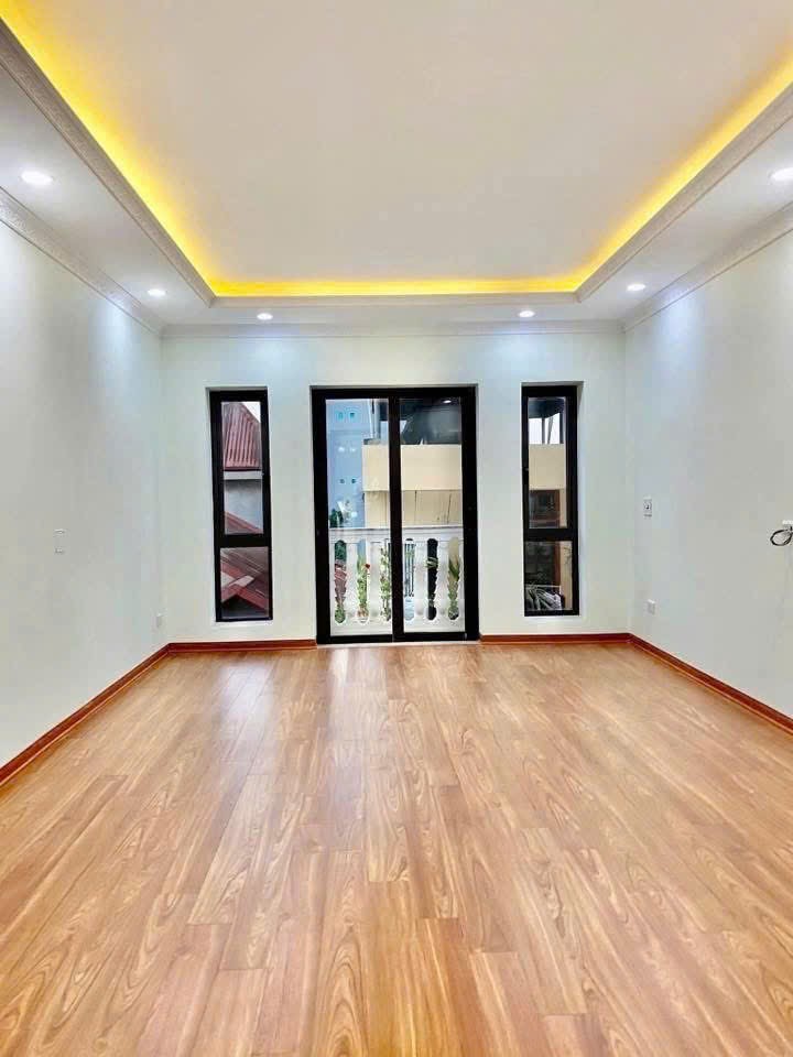 Cho thuê nhà riêng Hoàng Đạo Thành, Thanh Xuân 40M X 6T giá 17 triệu GARA Ô TÔ 2