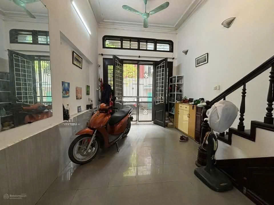 Cho thuê nhà riêng Hoàng Sâm, Hoàng Quốc Việt quận Cầu Giấy 40M x 4T giá 17.5tr Ô TÔ TRÁNH