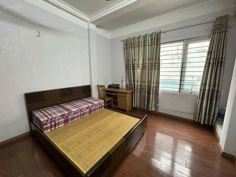 Cho thuê nhà riêng Hoàng Sâm, Hoàng Quốc Việt quận Cầu Giấy 40M x 4T giá 17.5tr Ô TÔ TRÁNH 3