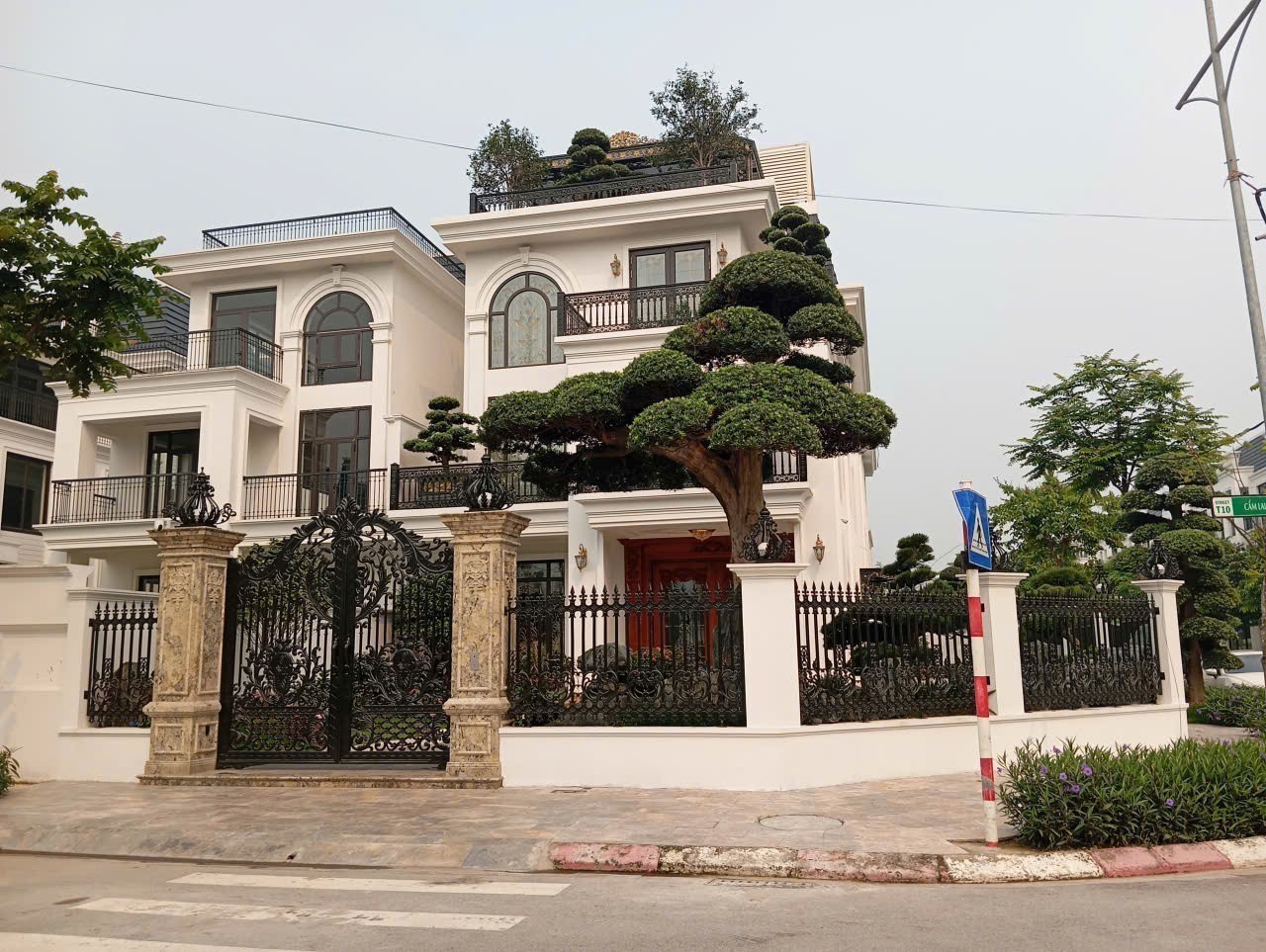 BIDV phát mại biệt thự Lô Góc Solasta Mansion Dương Nội gần đại học Phenikaa 250m2 chỉ 3x tỷ.