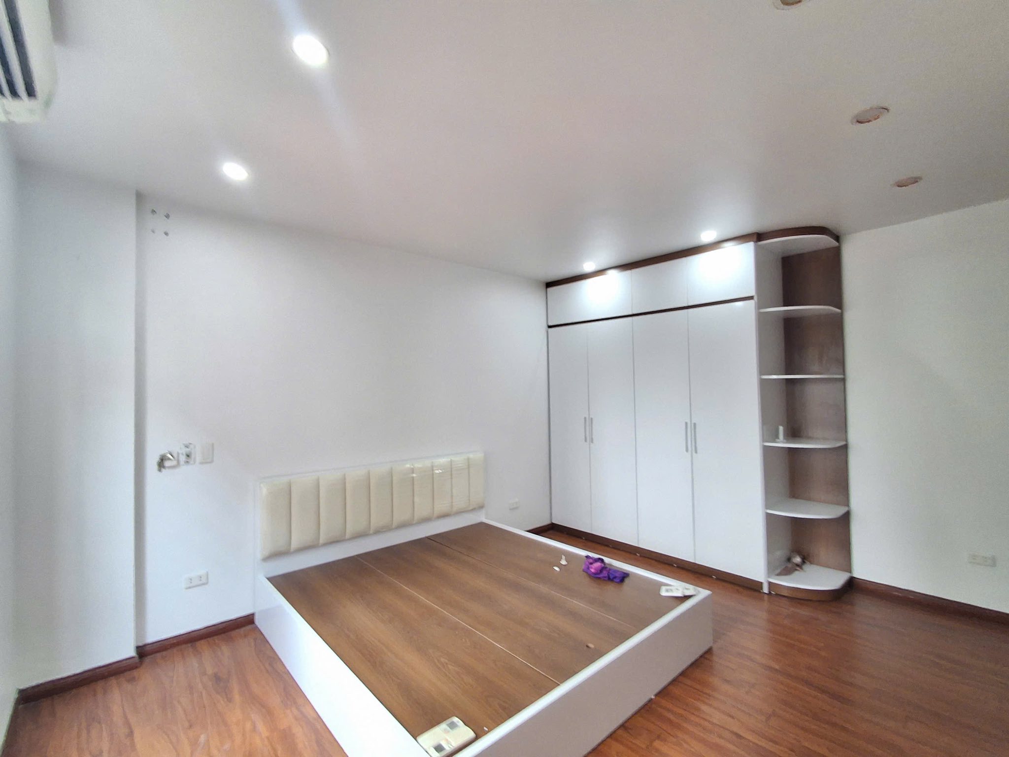 Bán Nhà Ngô Gia Tự, Long Biên 33m2, 5T, giá 7,1 tỷ (Lô góc thoáng) 2