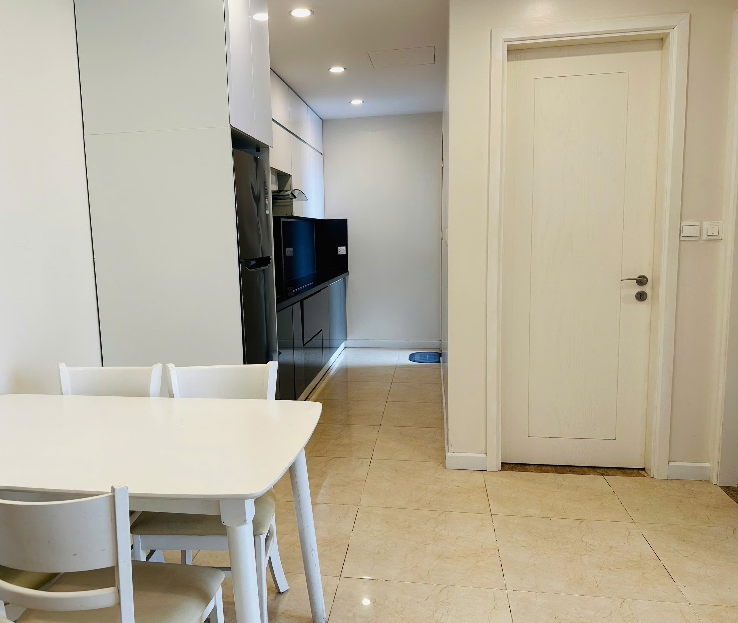 Bán căn hộ 2 ngủ dt 70m2 D'Capitale Trần Duy Hưng chỉ 9ty2 4