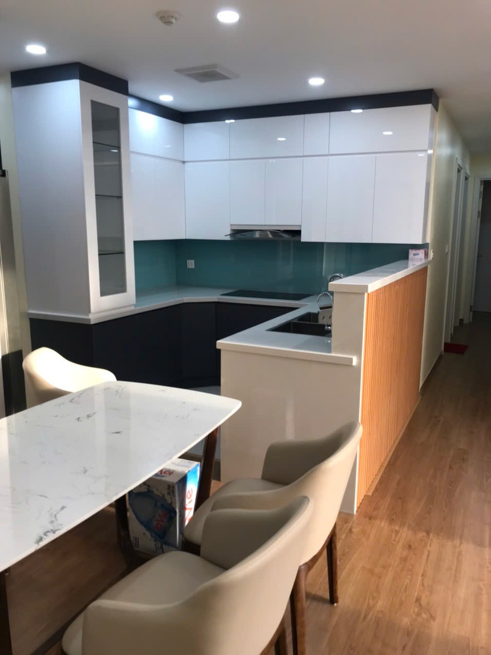 BÁN CĂN 3 ngủ Vinhomes D'Capitale VIEW HỒ giá 12.2 tỷ 2
