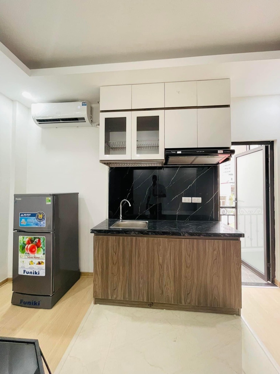 CHO THUÊ PHÒNG TRỌ MỚI ĐẸP NGÃ 3 BA LA THANG MÁY FULL NỘI THẤT CHỈ 3-4 TRIỆU 8