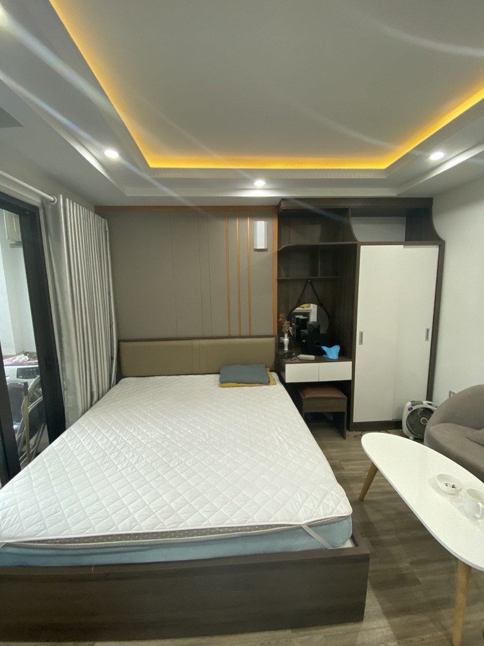 Cho thuê căn hộ Phố Trích Sài, Tây Hồ, tầng cao view thoáng 1 phút đi bộ tới hồ, gần phố đi bộ. Chỉ 8