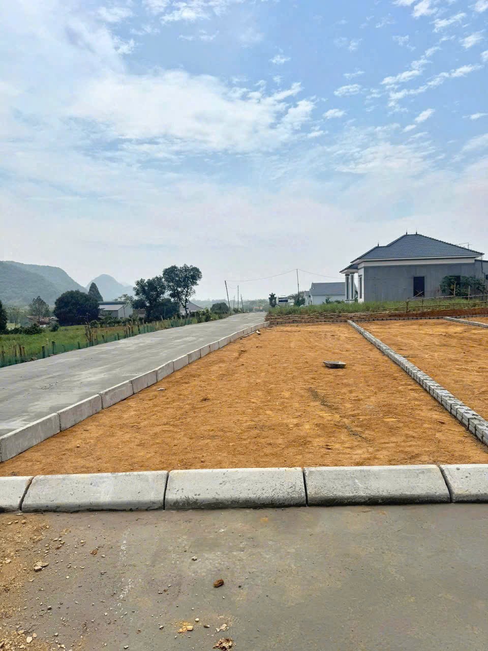 Chỉ nhỉnh 200 triệu có ngay lô đất thổ cư view hồ Sinh Thái Thành Vinh. 3