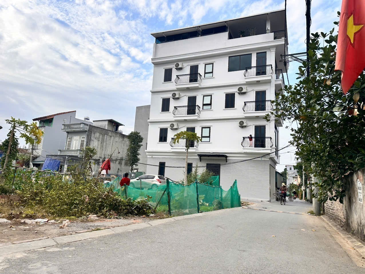 Cần bán lô góc 58,3m2 đất mặt đường Lê Xá, Bát Tràng. Đường thông ô tô 7 chỗ, ngay cạnh Công Viên 4