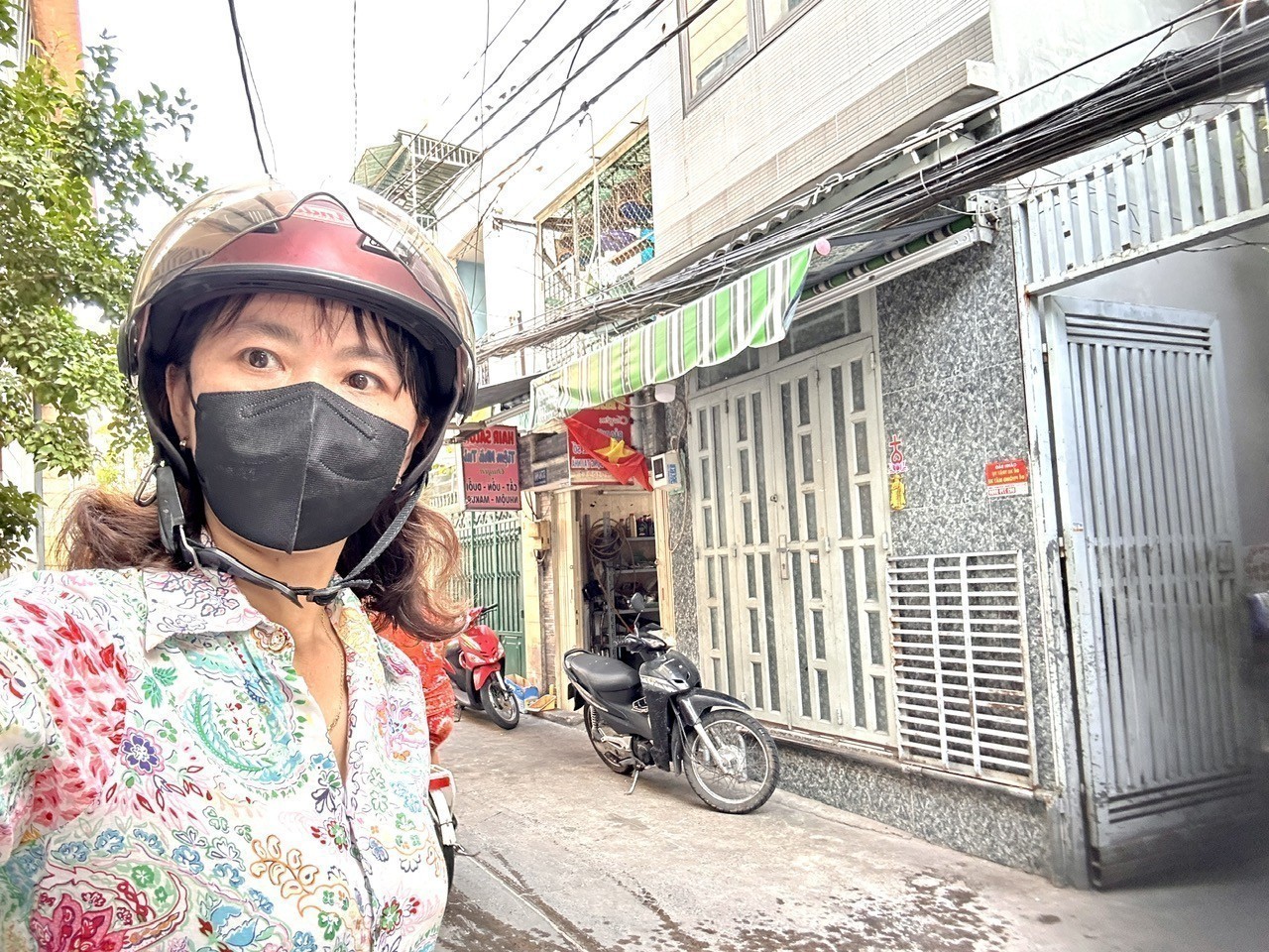 BÁN NHÀ Đ. ĐOÀN VĂN BƠ- CHỈ 2.4T- NHÀ HIẾM NGANG 3.8M-  100M RA MẶT TIỀN XE HƠI- GẦN CHỢ 200 Đ.