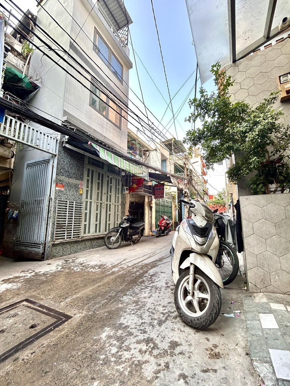 CHỈ 2.4T - CHỦ THIỆN CHÍ BÁN NHÀ CÁCH 100M RA MẶT TIỀN XE HƠI Đ. ĐOÀN VĂN BƠ- GĂN CHỢ 200 Đ. XÓM 5