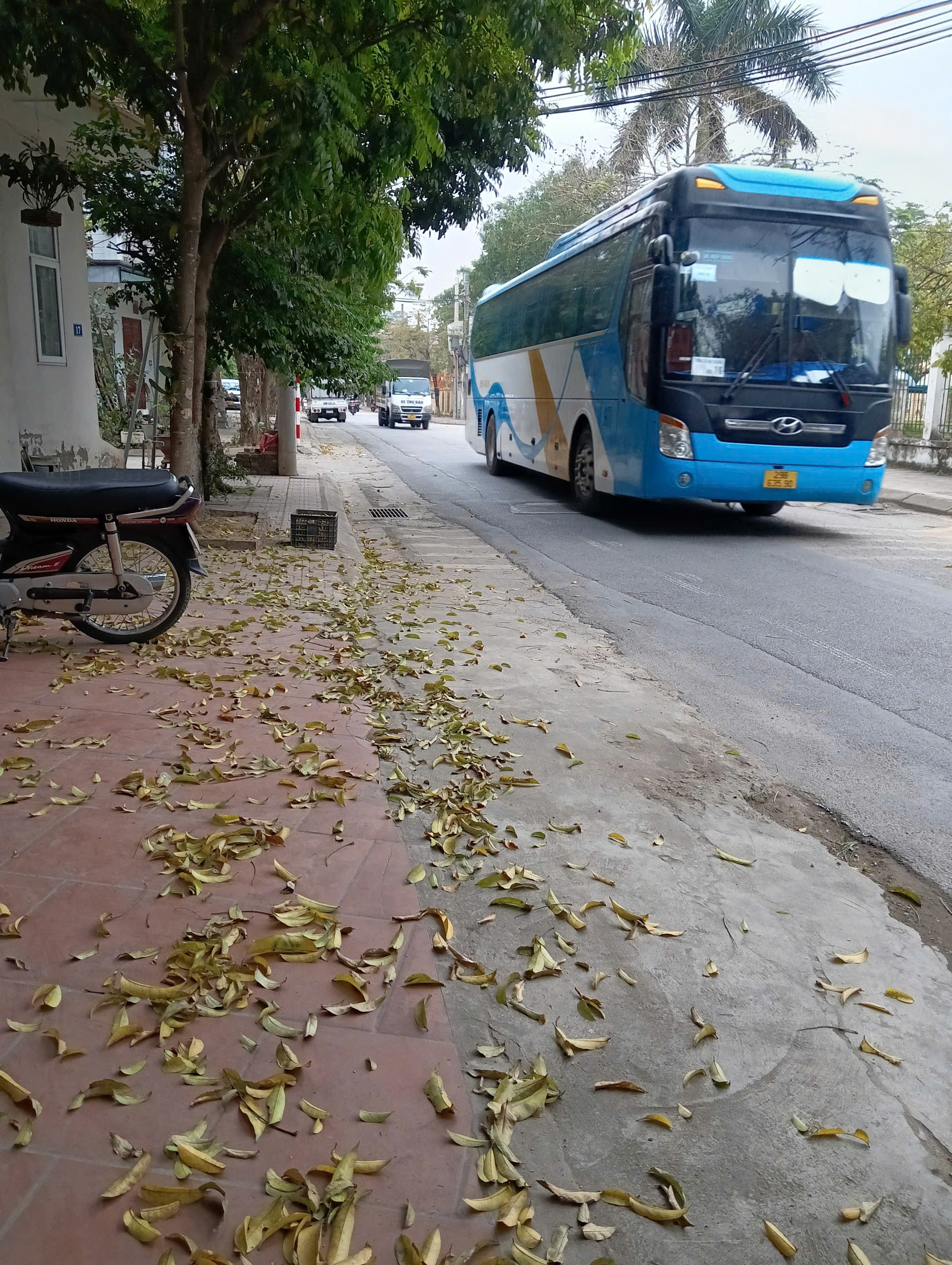 Bán nhà đường Hoàng Hoa Thám - Thụy Khuê - Tây Hồ. Diện tích : 36m2 * 5 tầng. MT : 3.5 M. Thang